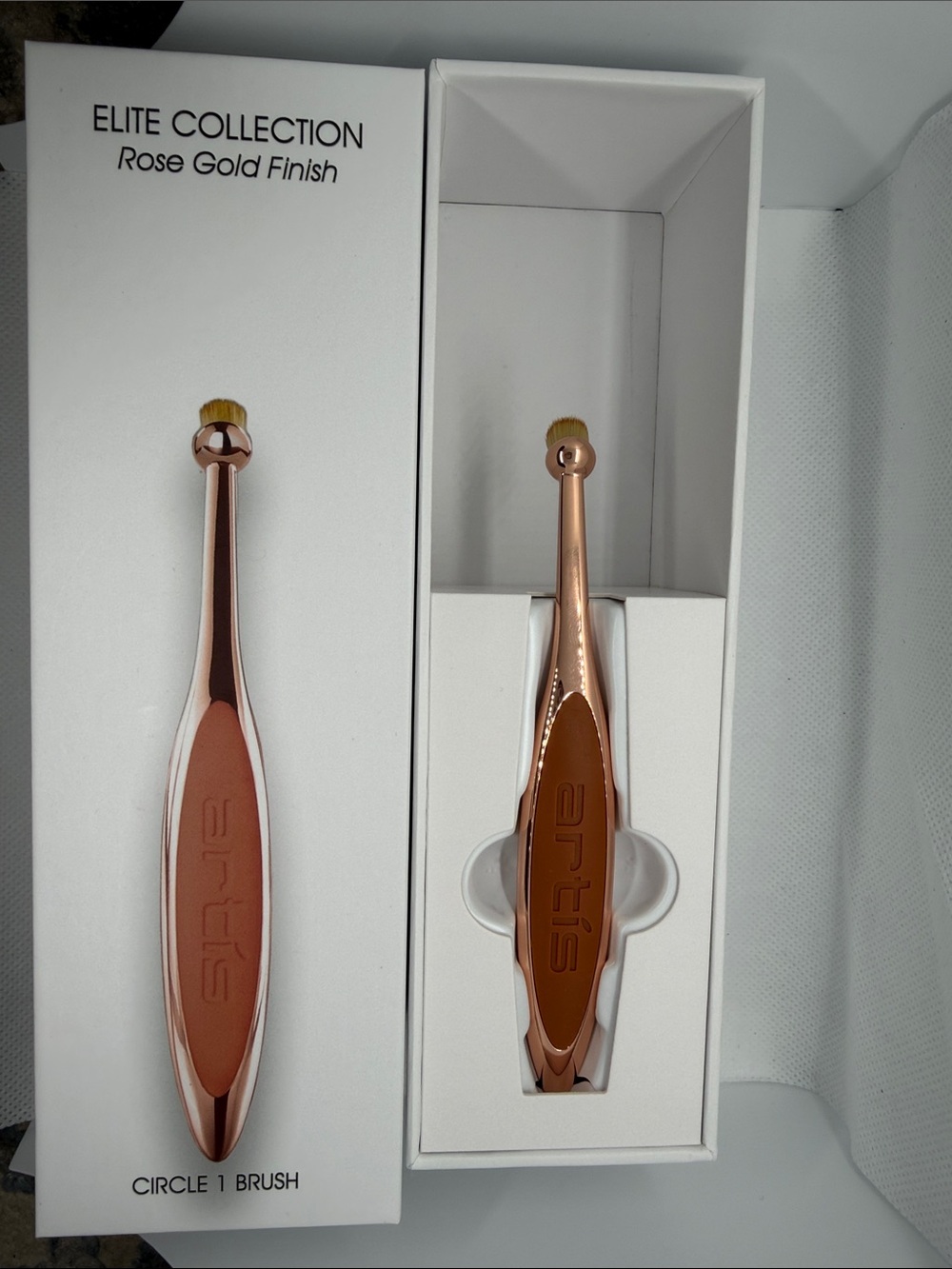 artís Rose Gold Makeup Brush with Dense Bristles